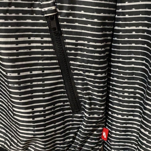 NIKE Size M Ladies Jacket In Perfect Cond - Picture 3 of 8